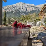Εξοχικό σπίτι αγροικία δύο υπνοδωματιων με ατομικά μπάνια Αράχωβα
