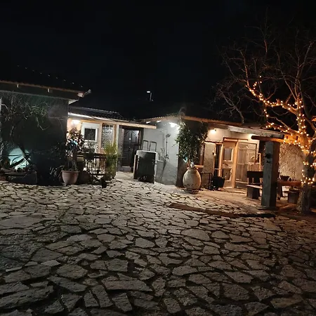 αγροικία δύο υπνοδωματιων με ατομικά μπάνια Αράχωβα