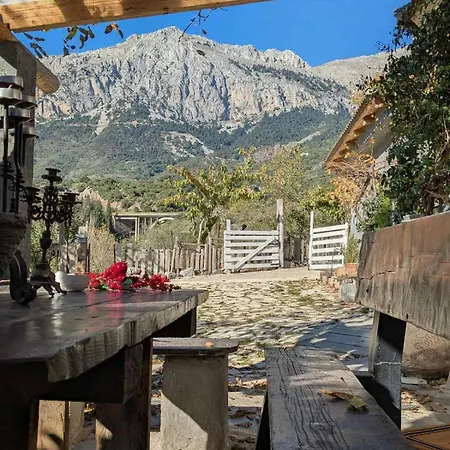 αγροικία δύο υπνοδωματιων με ατομικά μπάνια Εξοχικό σπίτι Αράχωβα