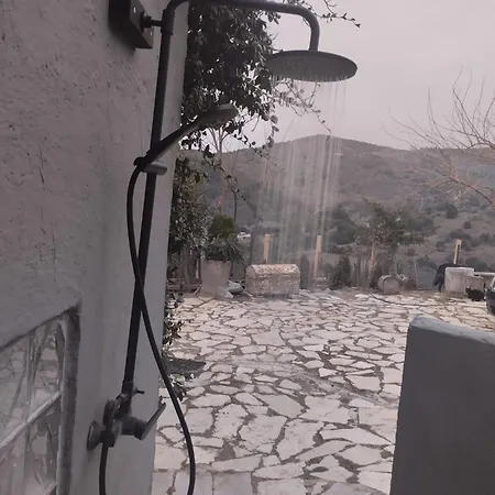 αγροικία δύο υπνοδωματιων με ατομικά μπάνια * Αράχωβα